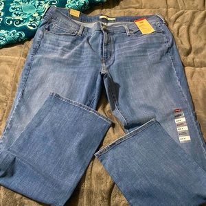 Womens plus Levi’s